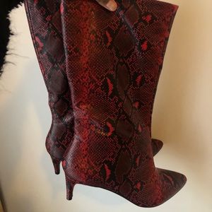 MID HEEL SNAKESKIN BOOTS